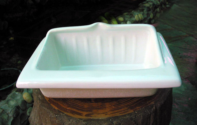 18" x 14-5/8" x 7-1/2" Ceramic soap dish