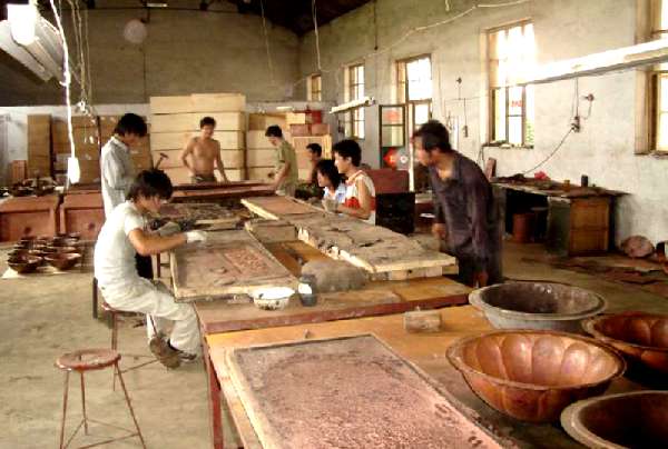 Mexican style hand hammered and handcraft copper farmhouse sinks, copper kitchen sinks, copper bathroom sinks, copper hammered sinks, copper bar sinks