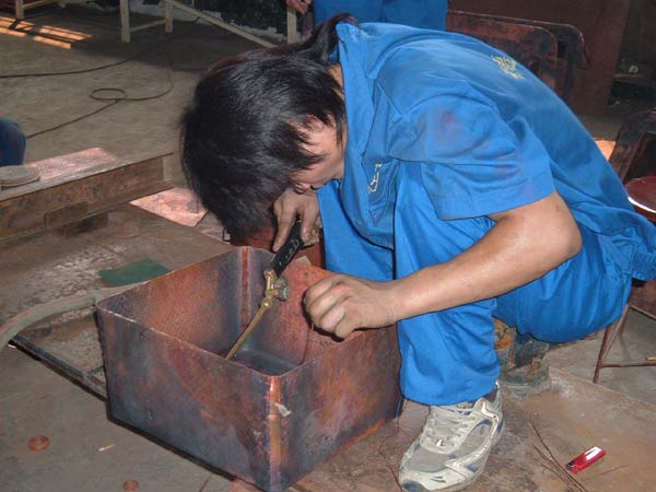 Mexican style hand hammered and handcraft copper farmhouse sinks, copper kitchen sinks, copper bathroom sinks, copper hammered sinks, copper bar sinks