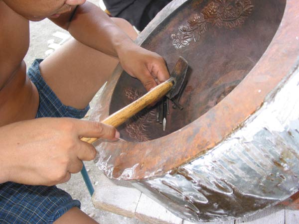 Mexican style hand hammered and handcraft copper farmhouse sinks, copper kitchen sinks, copper bathroom sinks, copper hammered sinks, copper bar sinks